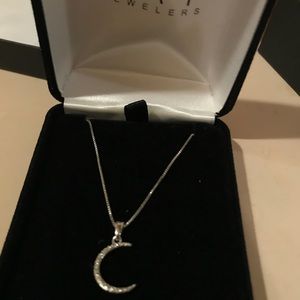 CRESCENT MOON NECKLACE NWOT